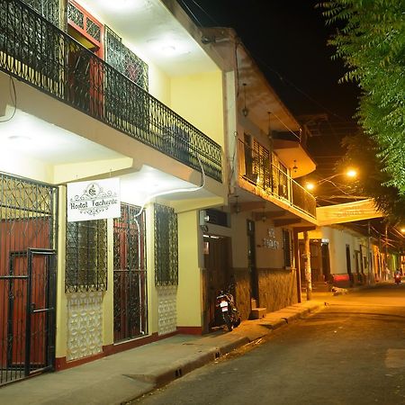 Hostal Fachente León Exterior foto